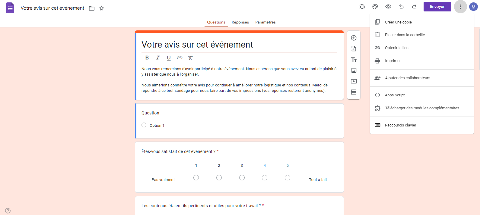 Capture d'écran de Google Forms avec un formulaire intitulé Votre avis sur cet événement, comportant une question sans titre et une question à échelle linéaire, avec la liste déroulante offrant diverses options dont Ajouter les collaborateurs