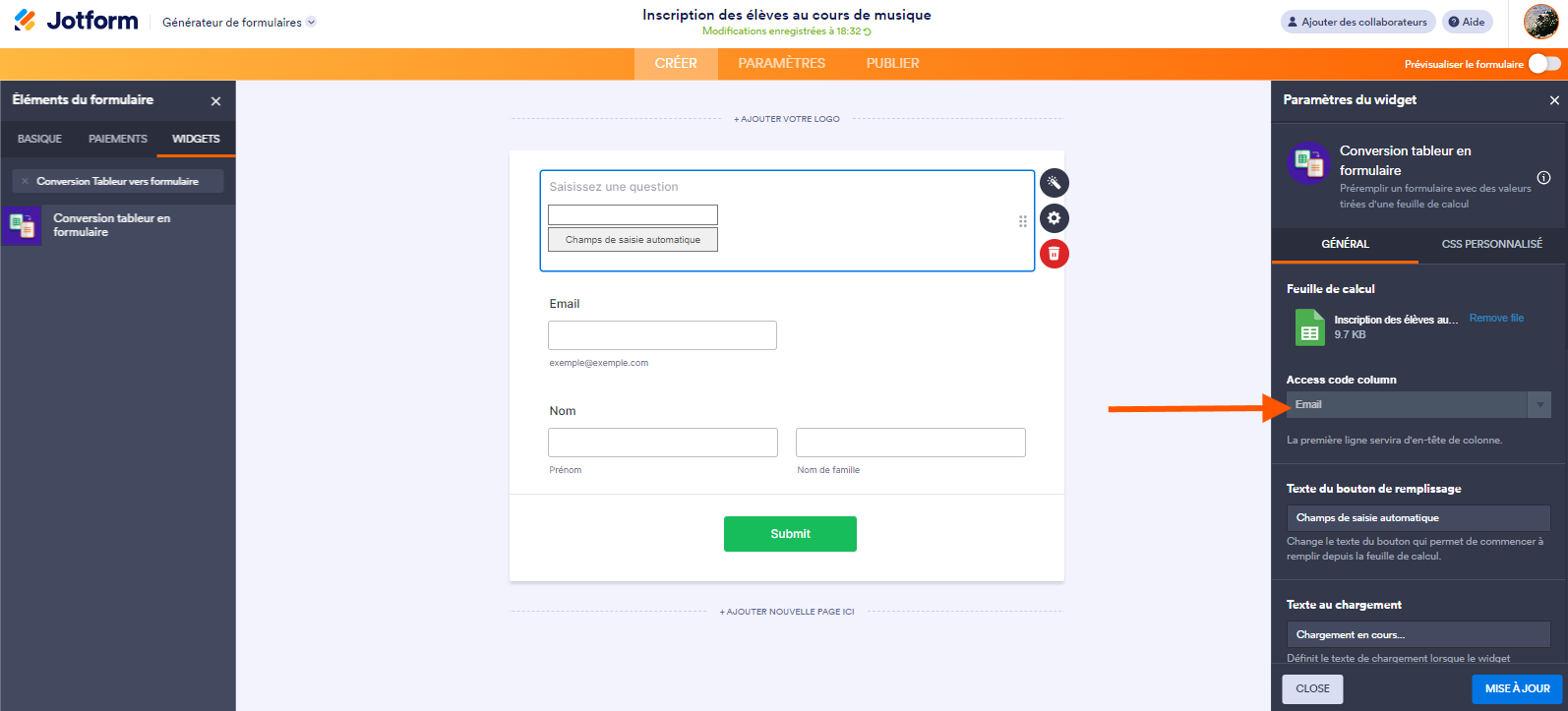 Capture d'écran du Générateur de formulaires Jotform avec une flèche pointant vers le menu déroulant Colonne d'indexation dans le volet Paramètres du widget