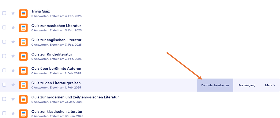 Das Bild zeigt einen Cursor, der über einem ausgewählten Formular schwebt, und die Option „Formular bearbeiten“, die auf der rechten Seite der Benutzeroberfläche ausgewählt ist