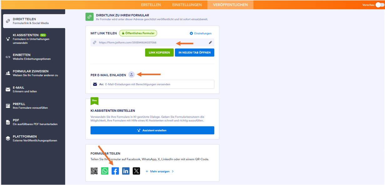 Screenshot des Bildschirms Veröffentlichen des Formulargenerators mit Pfeilen, die auf den Button Link kopieren, das Feld Per E-Mail einladen, die Option Einbetten in der Seitenleiste und die Optionen für soziale Medien zeigen