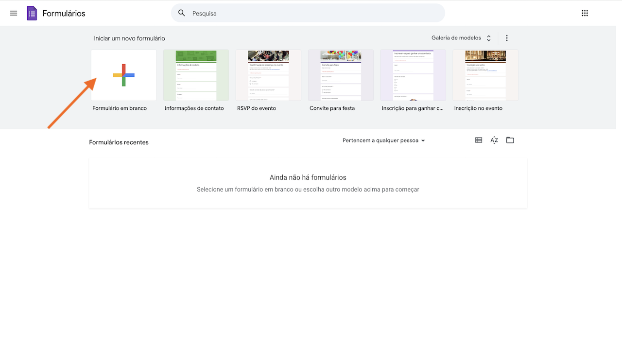 Captura de tela da página inicial do Formulários Google com a opção "Em branco" no menu "Iniciar um novo formulário"
