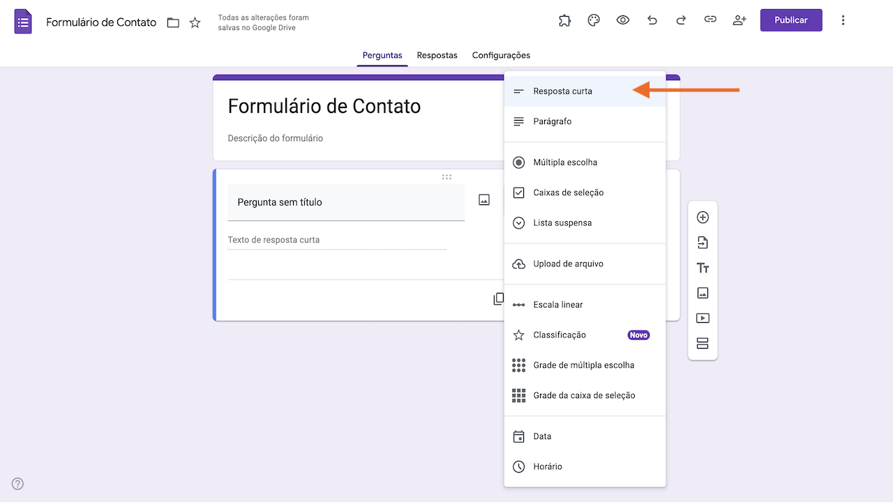 Captura de tela de um formulário do Google com o menu suspenso de opções de perguntas aberto à direita