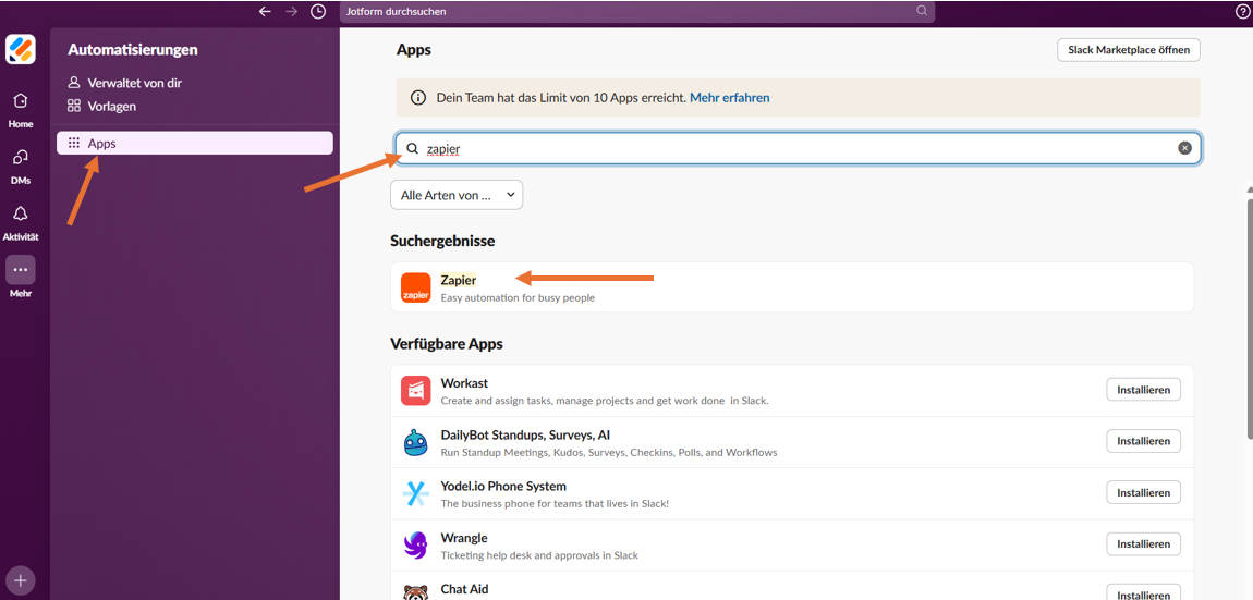 Screenshot der Slack Apps Seite mit Pfeilen, die auf den Apps Button, die Suchleiste mit dem Eintrag Zapier und den Hinzufügen Button zeigen