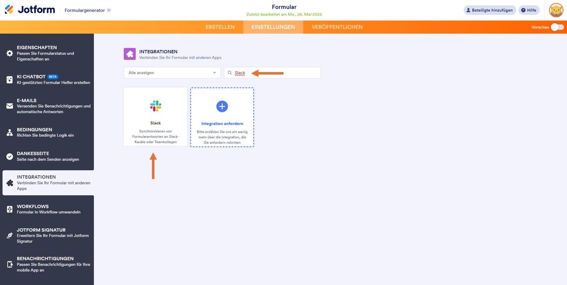 Screenshot des Einstellungsmenüs von Jotform, mit Pfeilen, die auf die Suchleiste mit dem Eintrag "Slack" und die Slack-Integration zeigen