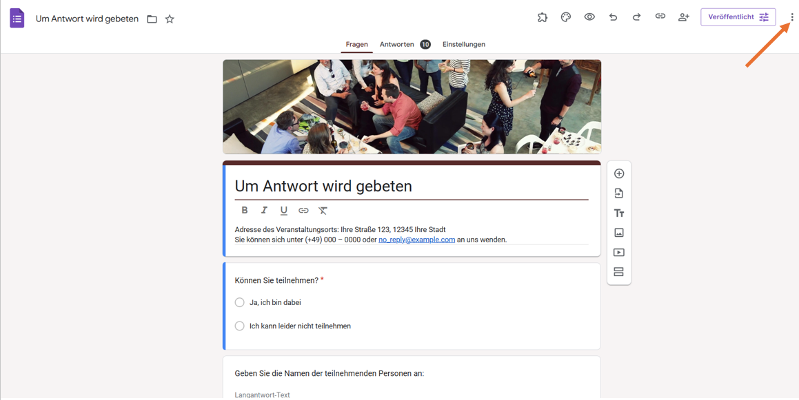 Auf die drei Punkte oben rechts auf der Seite in Google Formulare klicken