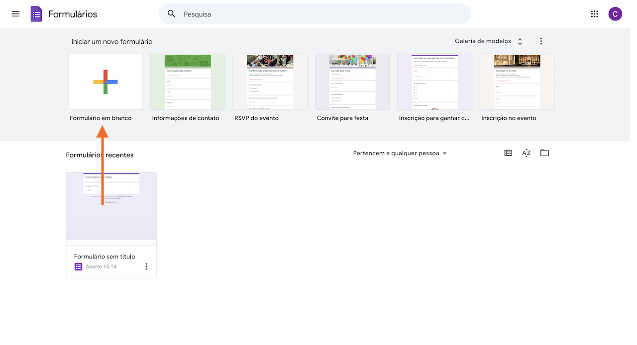 Captura de tela do Formulários Google clicando em Formulário em branco