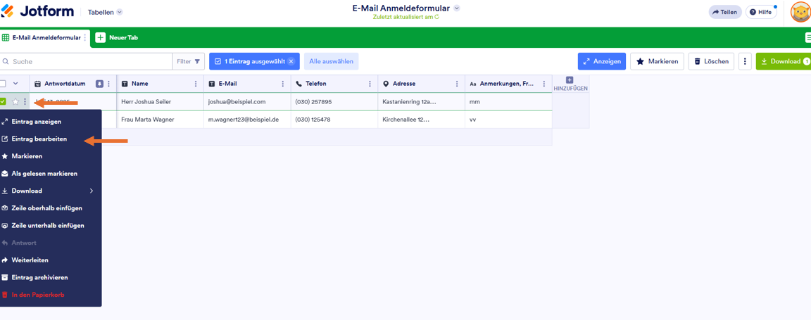 Screenshot eines Tabellenblatts von Jotform Tabellen mit einem Pfeil, der auf den Menübutton mit den drei vertikalen Punkten und die Option Eintrag bearbeiten zeigt