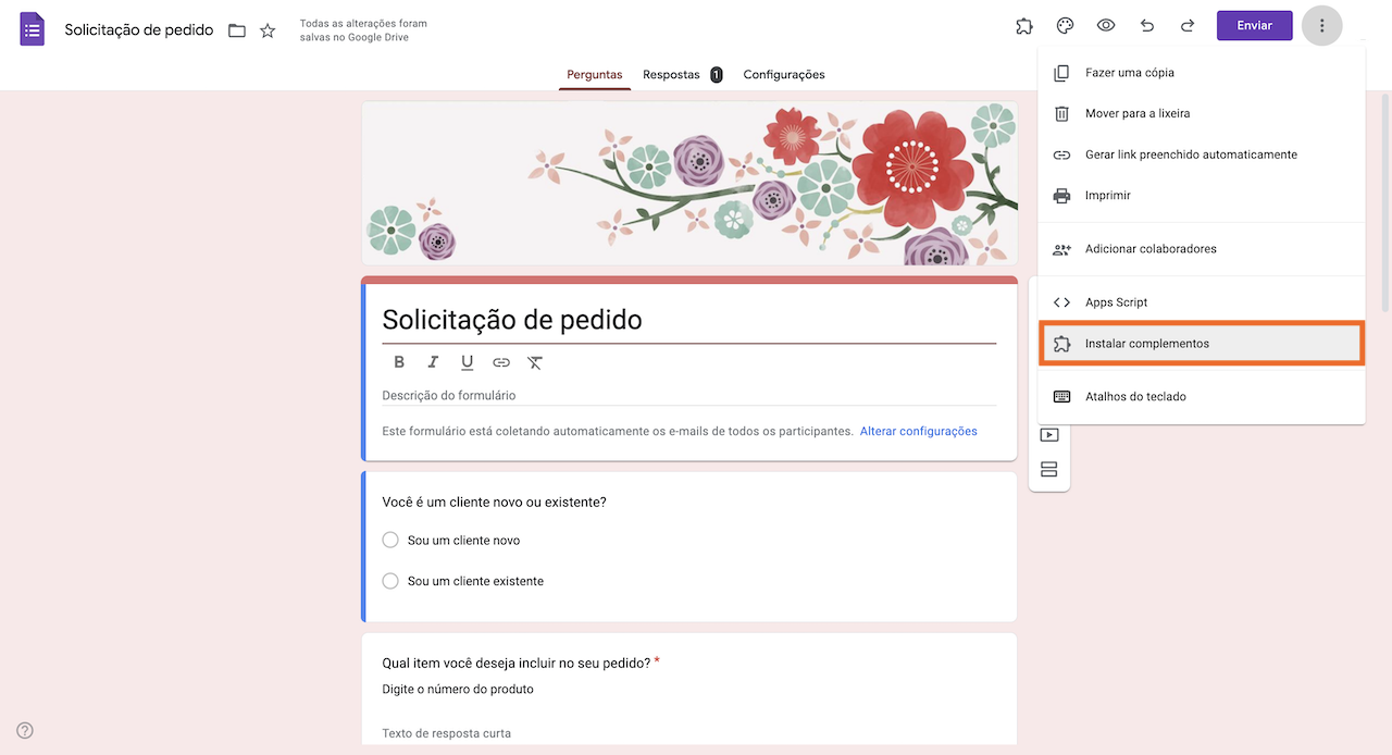 Captura de tela do Formulários Google com o menu Mais expandido