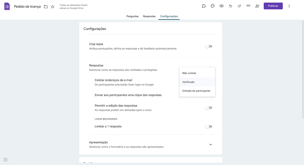 Captura de tela do menu de Configurações do Formulários Google selecionando "Verificado" na opção Coletar endereços de e-mail