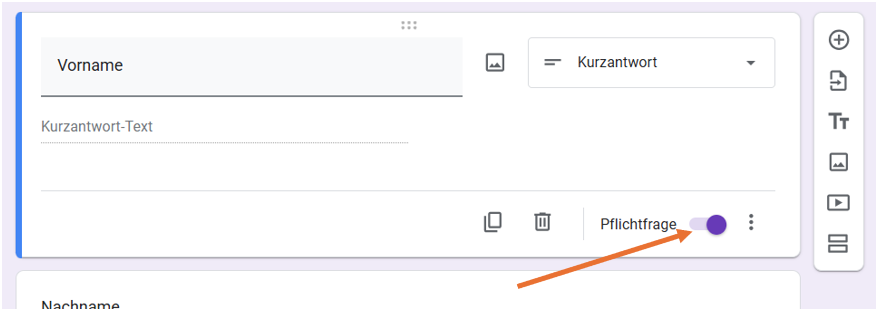 Screenshot des Google Formulare Generators mit einem Pfeil, der auf den Button Pflichtfrage unten rechts in der Frage zeigt