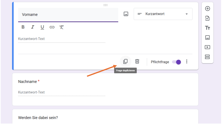Screenshot des Google Formulare Generators, mit einem Pfeil, der auf die Option Duplizieren am unteren Rand der Frage zeigt