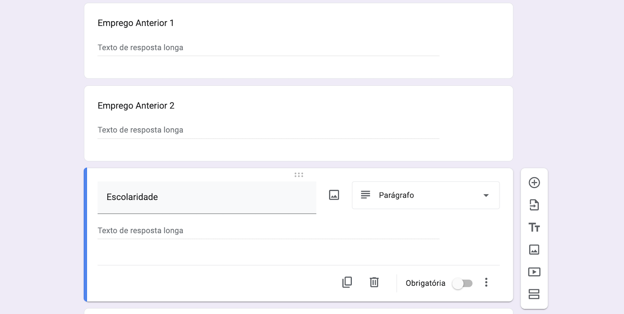 Uma candidatura de emprego personalizada no Formulários Google com perguntas sobre experiência profissional anterior e formação acadêmica