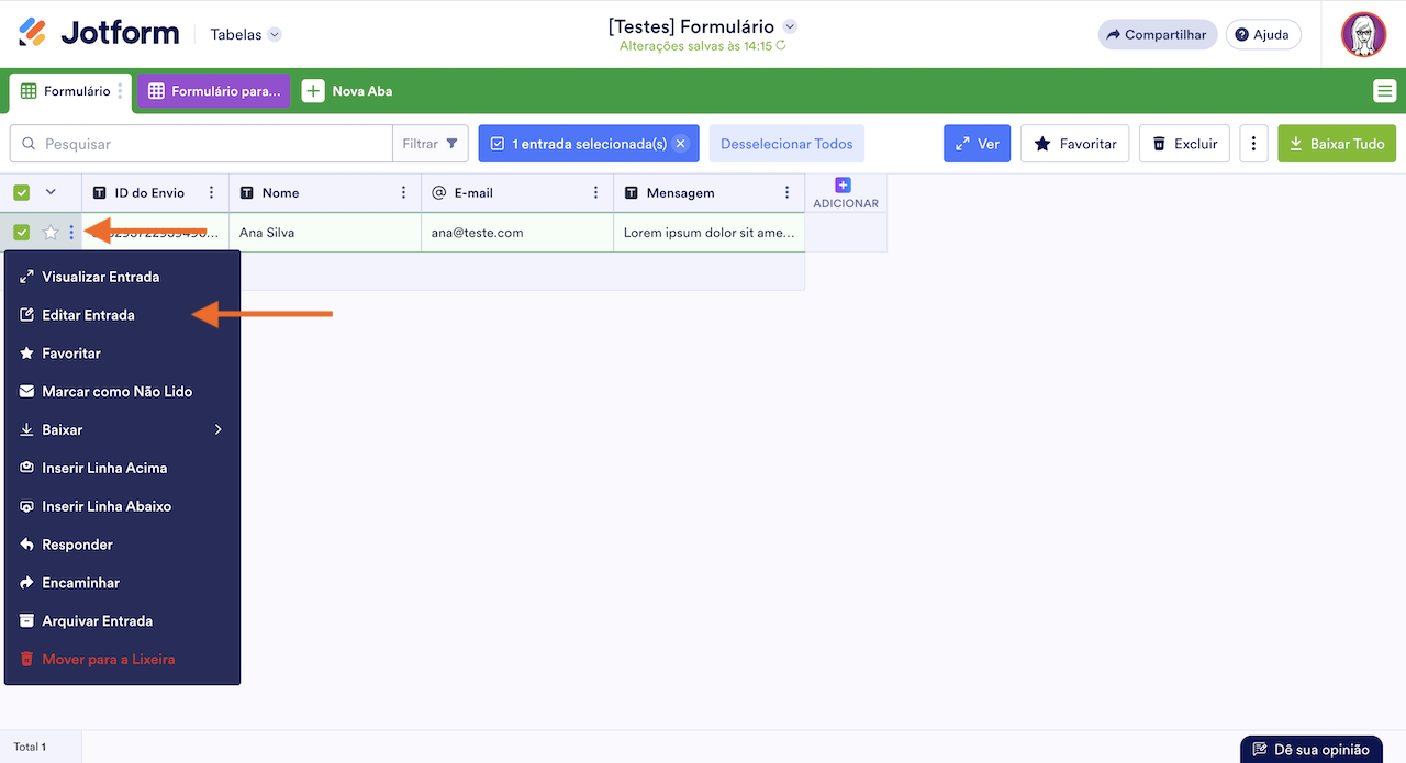 Captura de tela de uma planilha do Jotform Tabelas com uma seta apontando para o botão de menu de três pontos verticais e a opção "Editar Entrada"