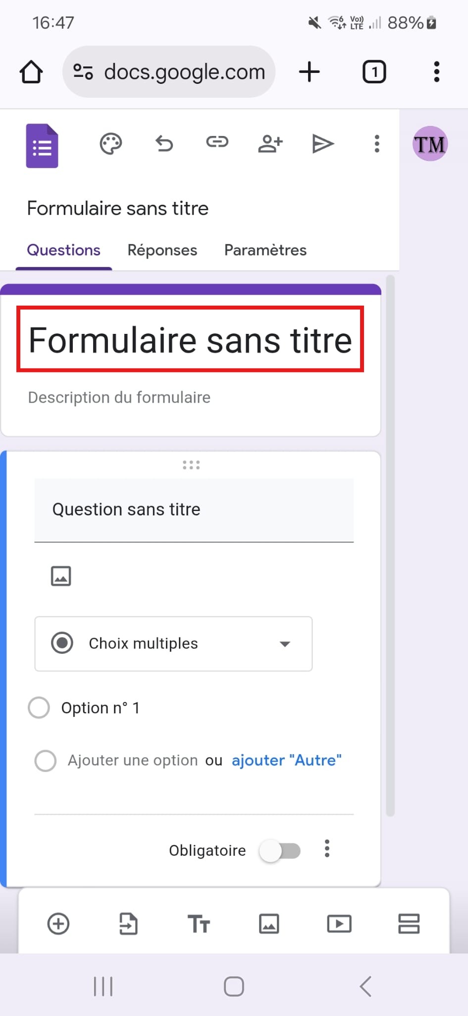
Capture d'écran d'un formulaire Google sans titre en cours d'édition sur un appareil mobile, montrant les options d'une question à choix multiples.