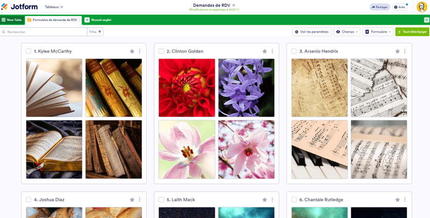 Capture d'écran d'une vue Téléversements dans les Tableaux Jotform