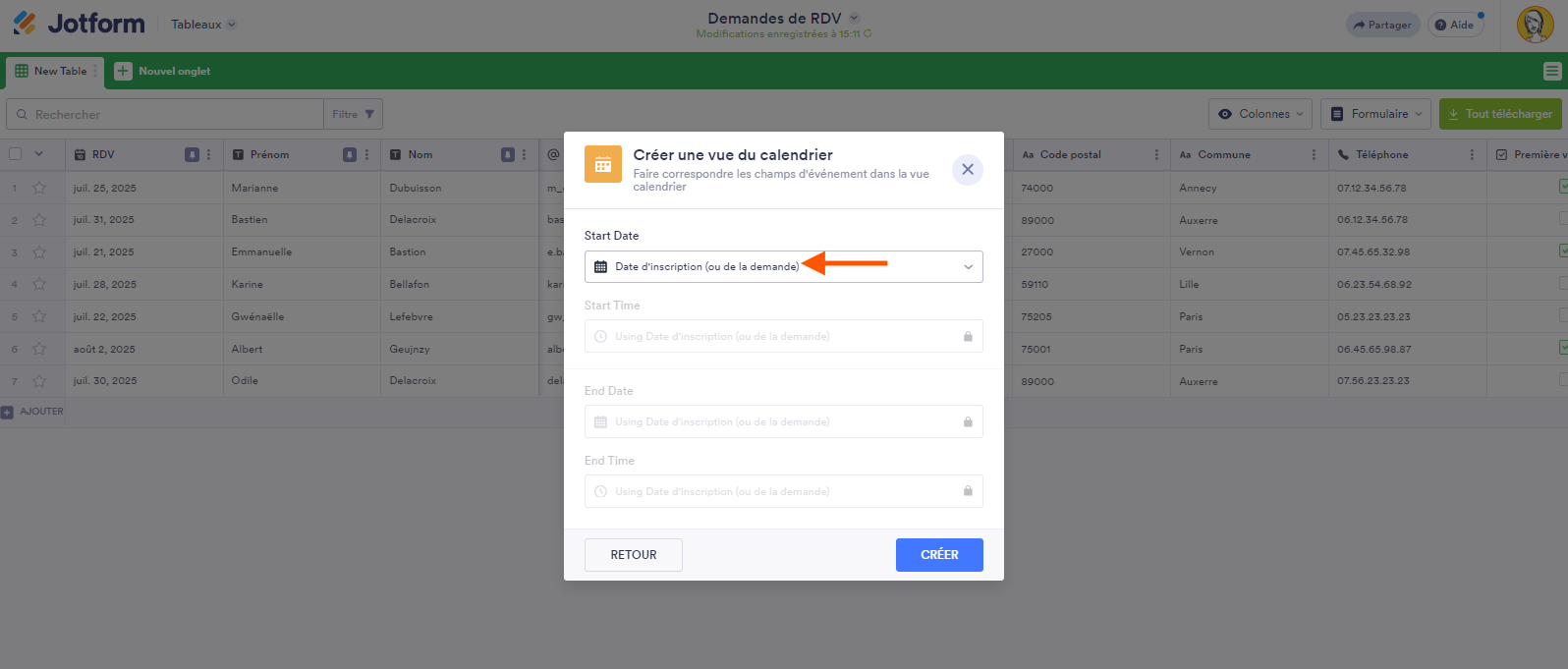 Capture d'écran du champs de formulaire de Date de base avec des options temporelles sélectionnées dans la liste déroulante Date de début et Date de fin dans la fenêtre Créer une vue de calendrier dans les Tableaux Jotform