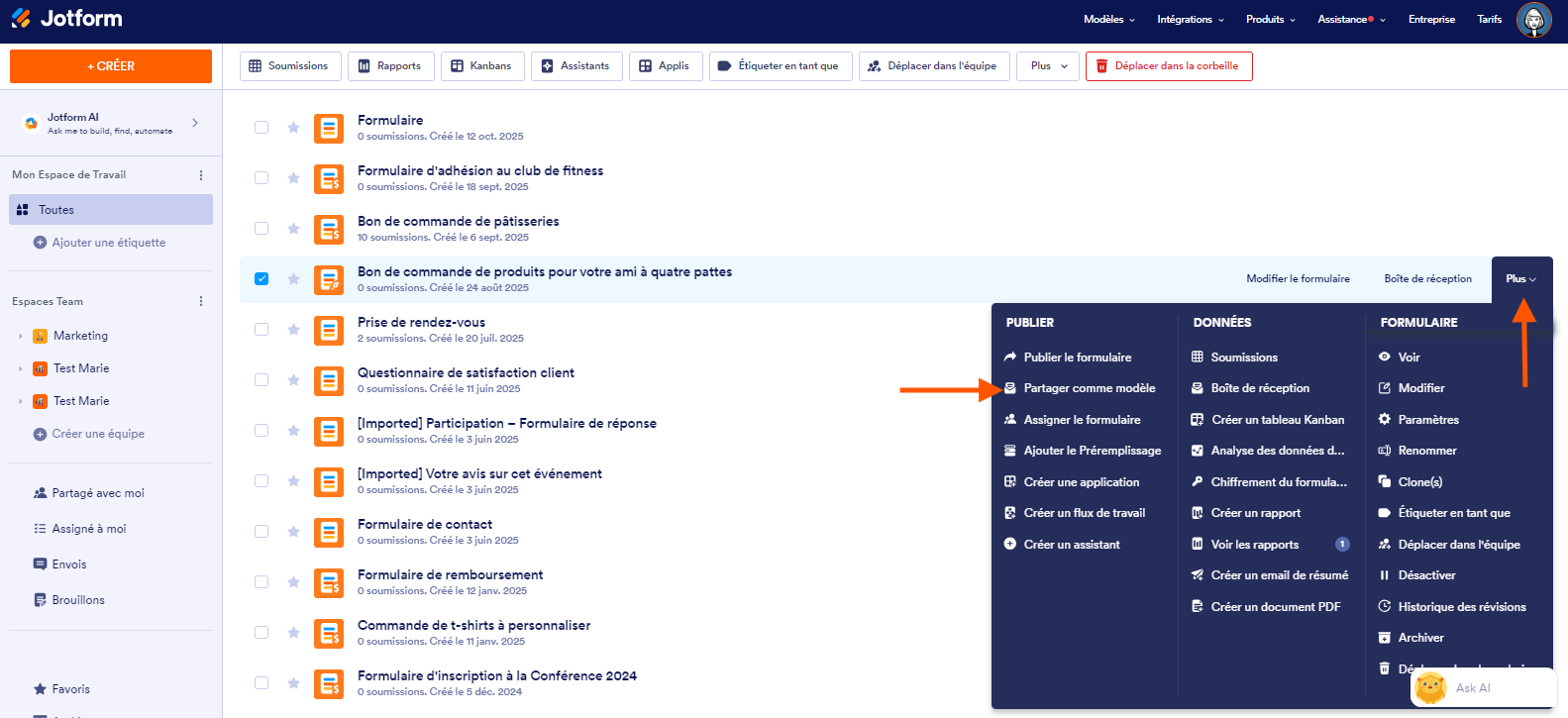Capture d'écran de la page Mon Espace de Travail dans Jotform avec un formulaire sélectionné, une flèche pointant vers le bouton Plus à droite et une autre pointant vers l'option Partager comme modèle dans le menu qui s'ouvre