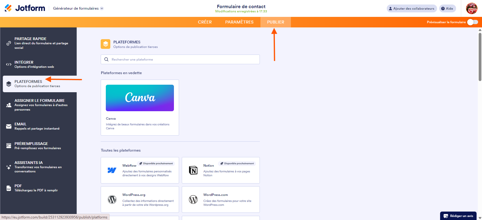 Capture d'écran de la page Plateformes dans le Générateur de formulaires Jotform avec une flèche pointant vers l'onglet Publier et une autre pointant vers Plateformes dans le volet de gauche