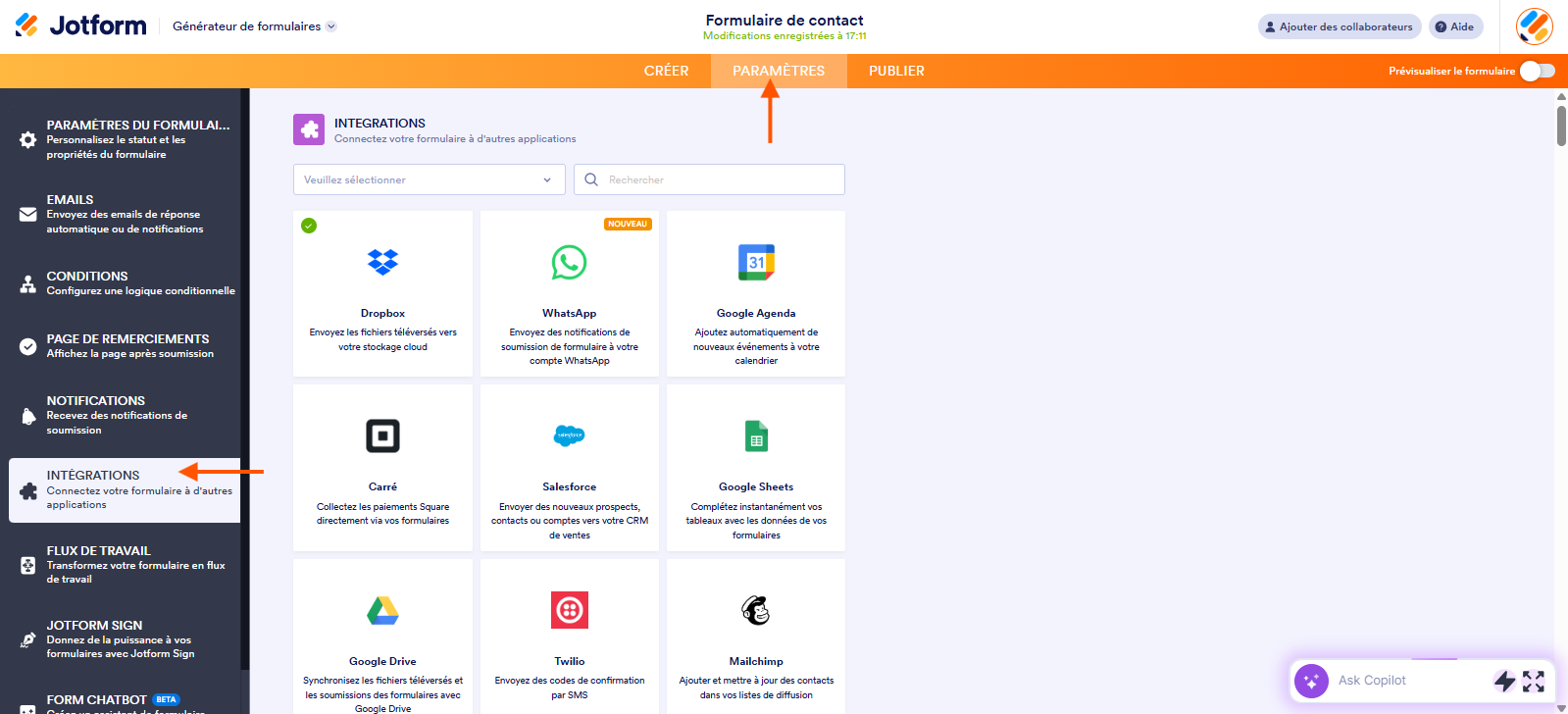 Capture d'écran de la page Intégration dans le Générateur de formulaires Jotform avec une flèche pointant vers Paramètres et une autre pointant vers Intégrations