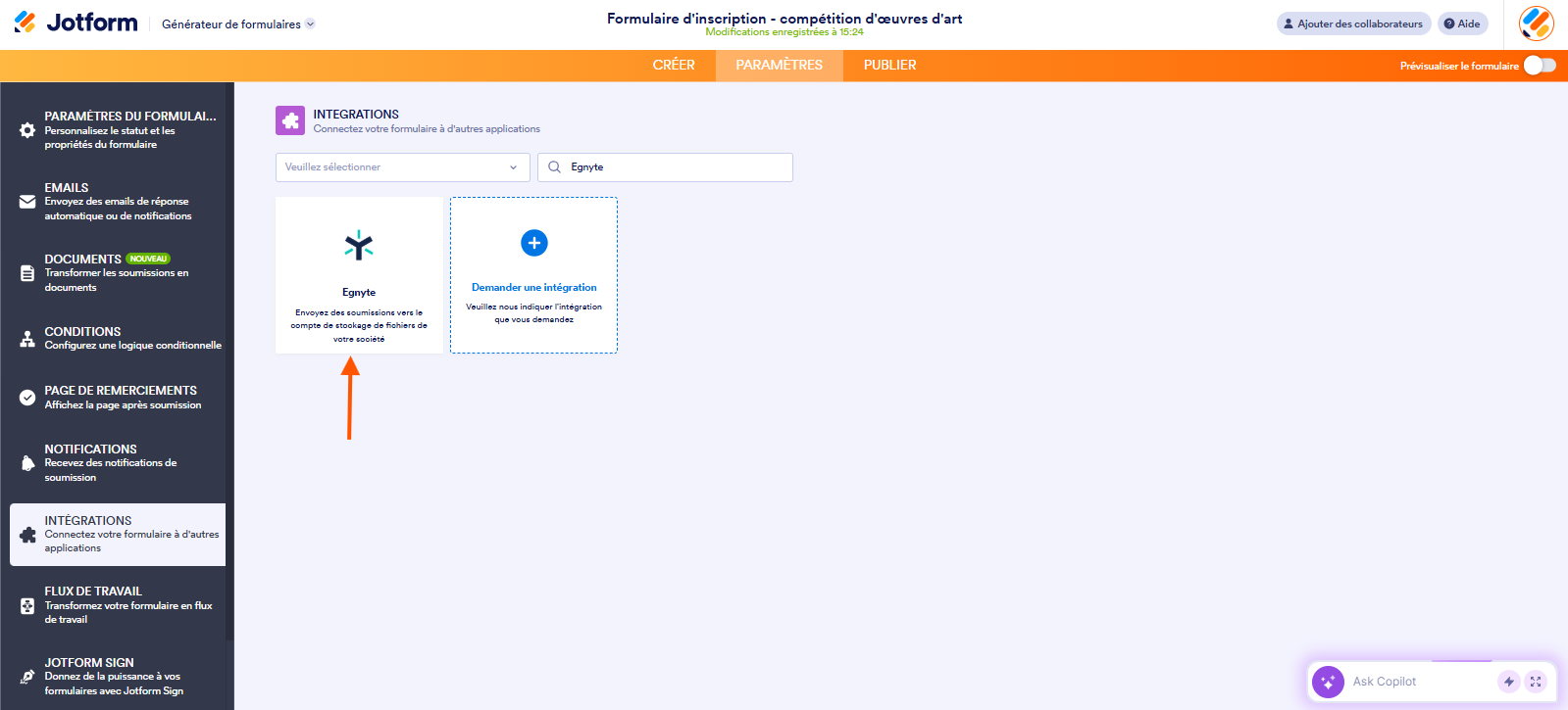 Capture d'écran de la page Intégrations avec une flèche pointant vers Egnyte dans le Générateur de formulaires Jotform