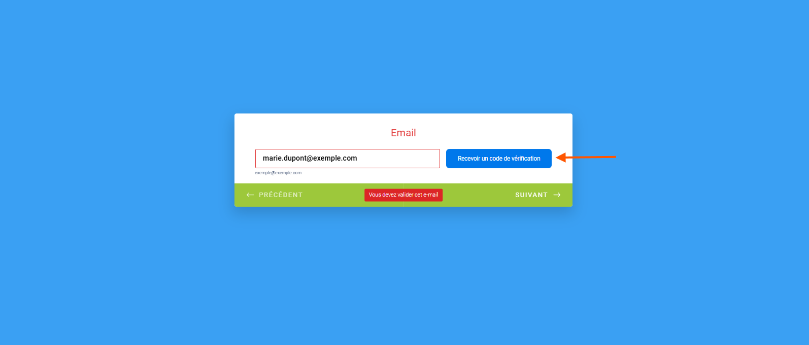 Capture d'écran de la prévisualisation d'un élément Email d'un formulaire à cartes Jotform avec une flèche vers le bouton Recevoir un code de vérification et un message d'erreur en rouge « Vous devez valider cet email »