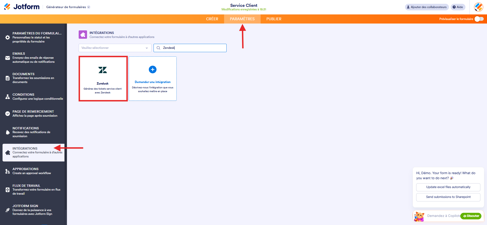Capture d'écran de la page Intégrations dans le Générateur de formulaires Jotform avec une flèche vers Paramètres, une autre vers Intégrations et un encadré autour de Zendesk