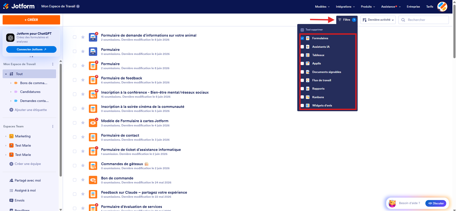 Capture d'écran de la page Mon Espace de Travail Jotform avec une flèche vers le bouton Filtre, un encadré autour des options du menu Filtre et la liste des formulaires