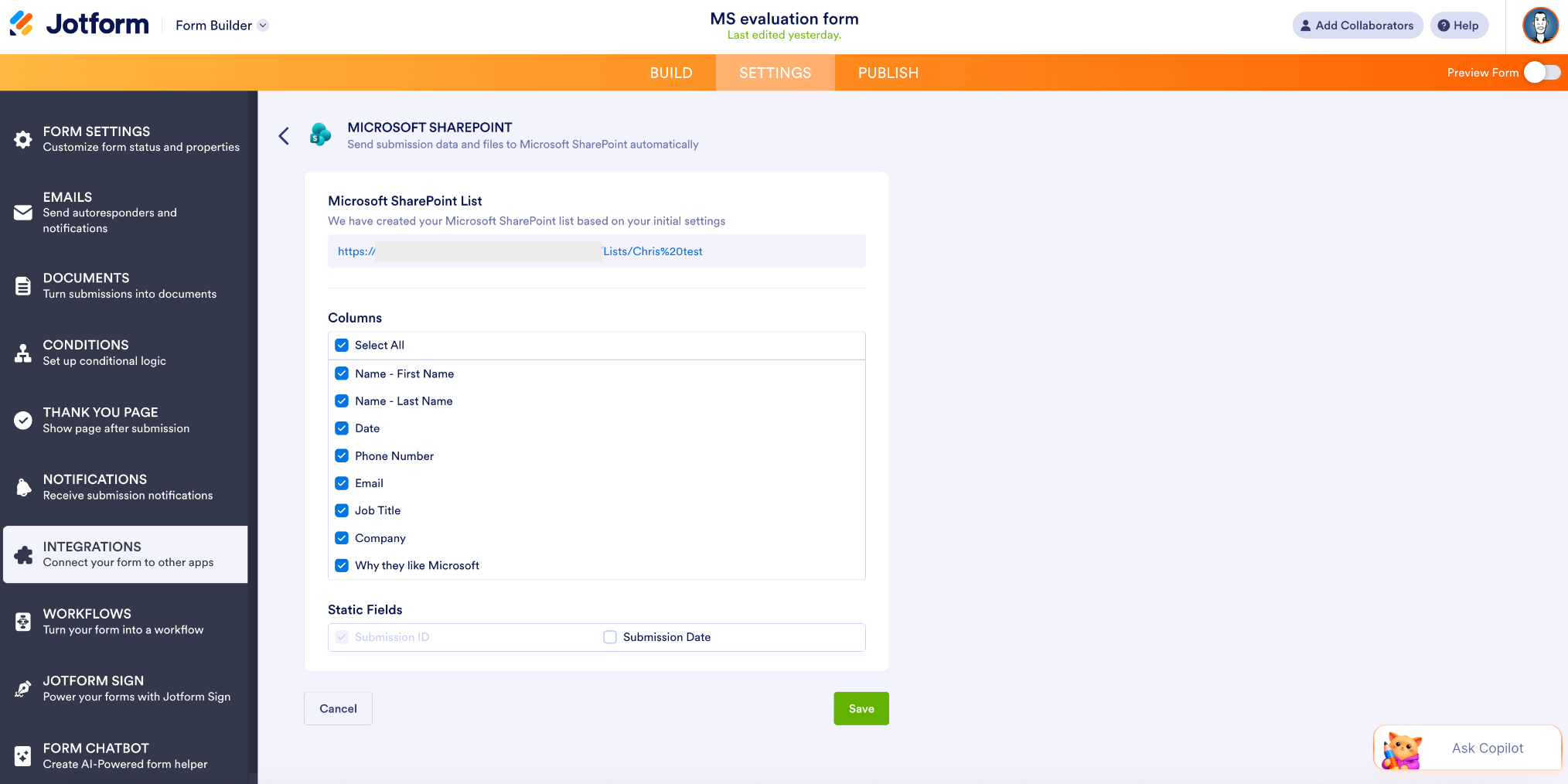 Capture d'écran de la page de l'intégration Microsoft Sharepoint dans le Générateur de formulaires Jotform montrant le choix du site de destination et du nom du dossier