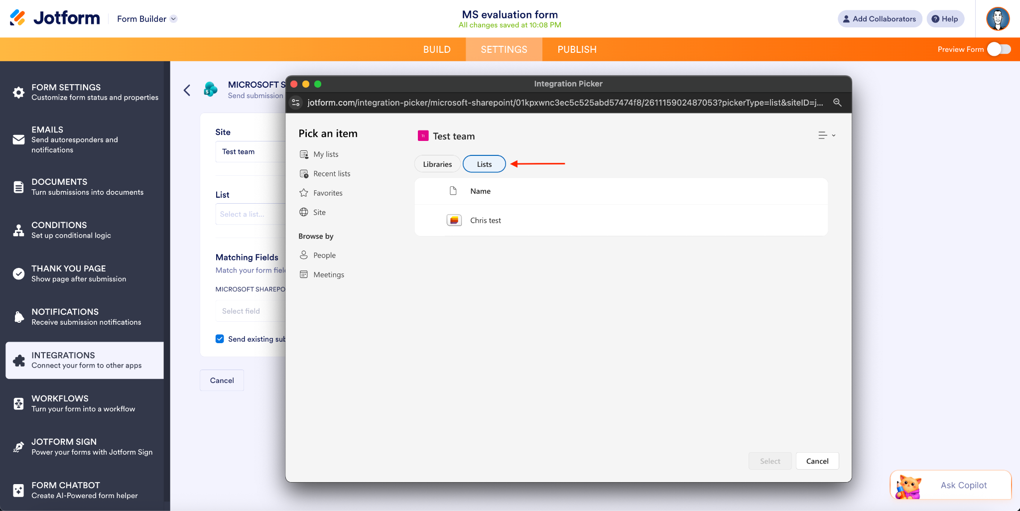Capture d'écran de l'interface Microsoft SharePoint dans le Générateur de formulaires Jotform avec une fenêtre modale avec une flèche vers l'option Listes