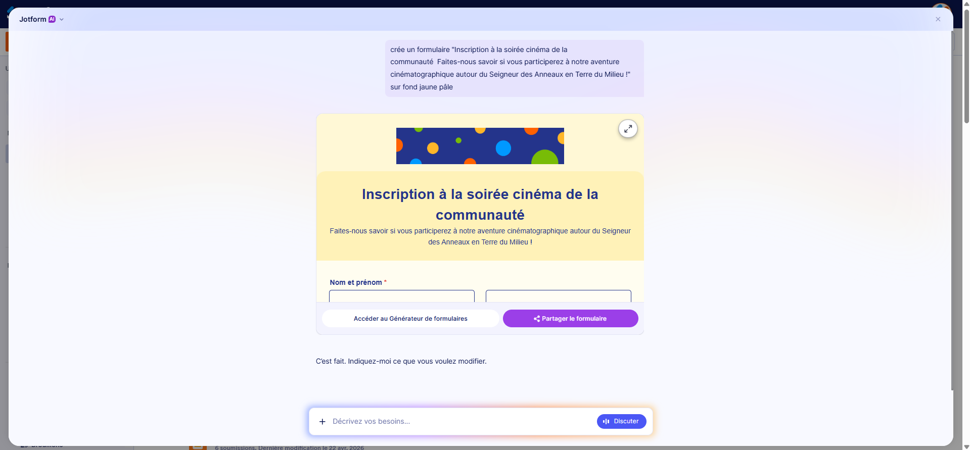 Capture d'écran de la conversation avec Jotform AI et le formulaire Inscription à la soirée cinéma de la communauté généré dans Jotform AI