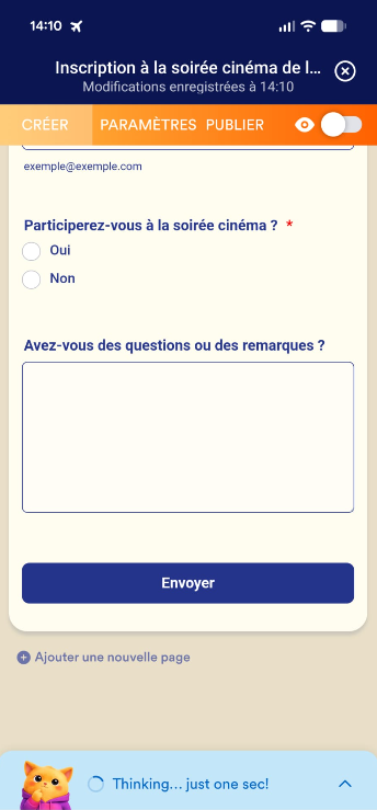 Capture d'écran du formulaire dans l'application Jotform Mobile avec le Copilote Jotform en cours de réflexion en bas de la version sur un appareil mobile