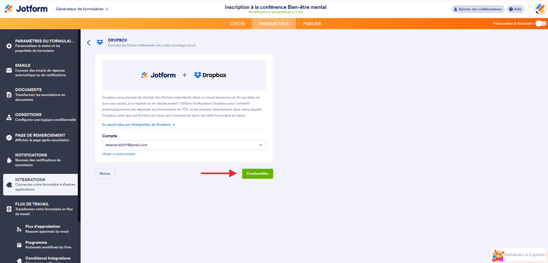 Capture d'écran de la page de l'intégration Dropbox dans le Générateur de formulaires Jotform avec une flèche pointant vers le bouton S'authentifier