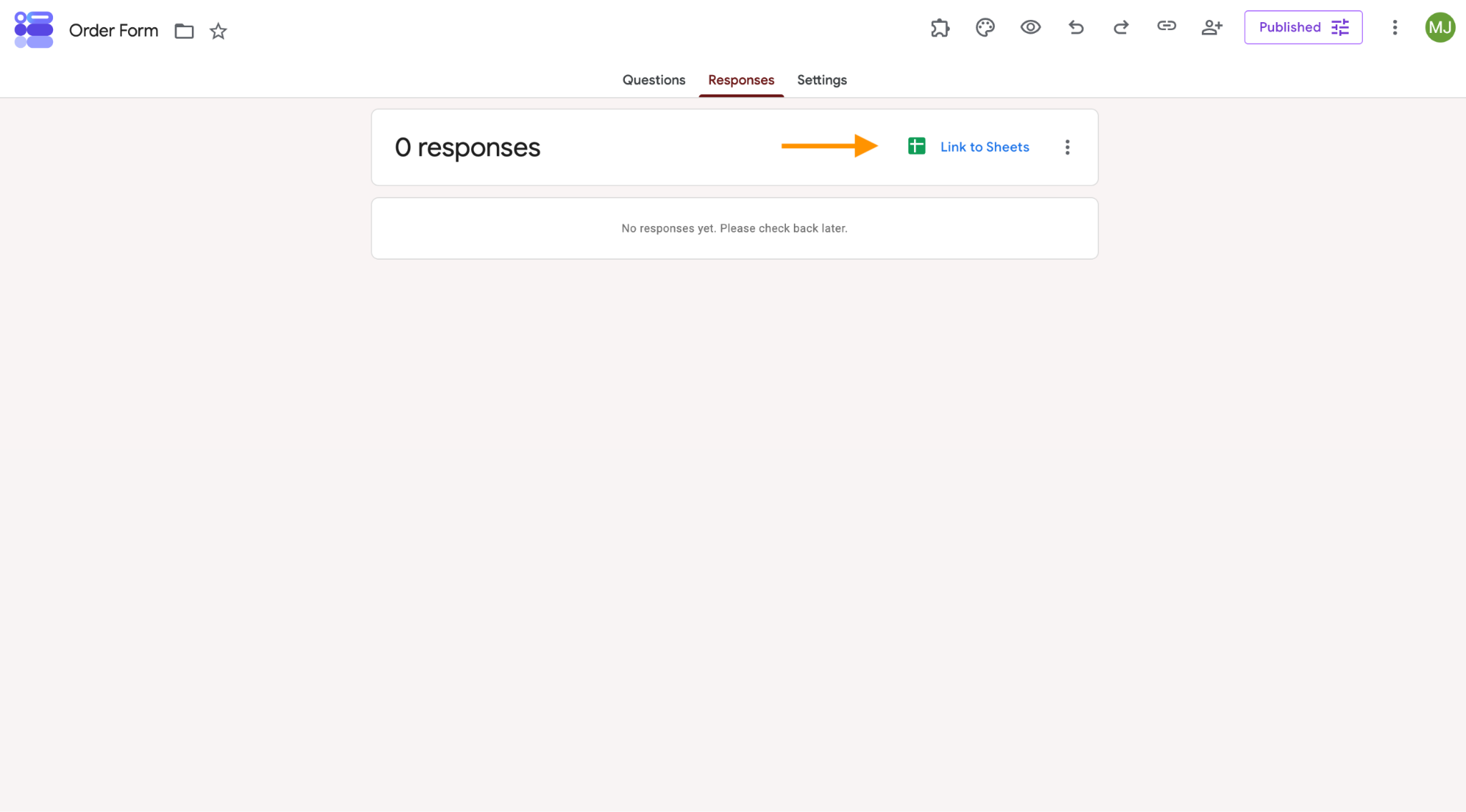 Google Forms interface with an arrow pointing to the "Link to Sheets" button in the "Responses" tab